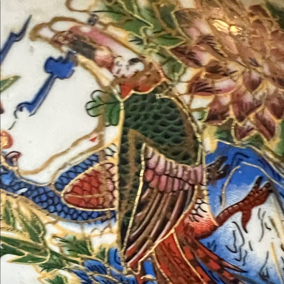 Elegant Handpainted Multicolor Porcelain Vase with Bird Motif - Picture 9 of 9